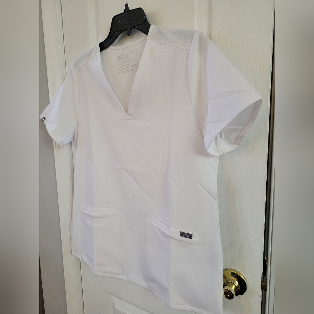 NWOT FIGS Casma Three-Pocket Scrub Top White Size Medium - Picture 3 of 9